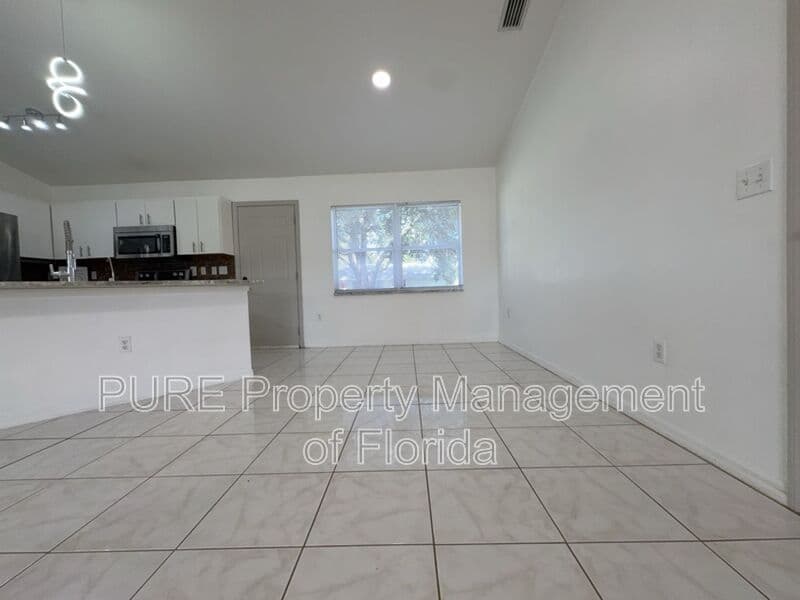 Ocala House: 645 NW 65th St