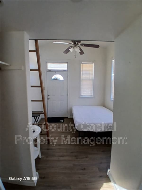 Lockhart House: 4889 North Hwy #183
