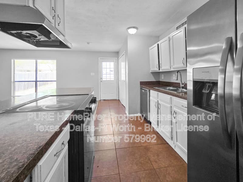 North Richland Hills House: 6905 Mid Cities Blvd