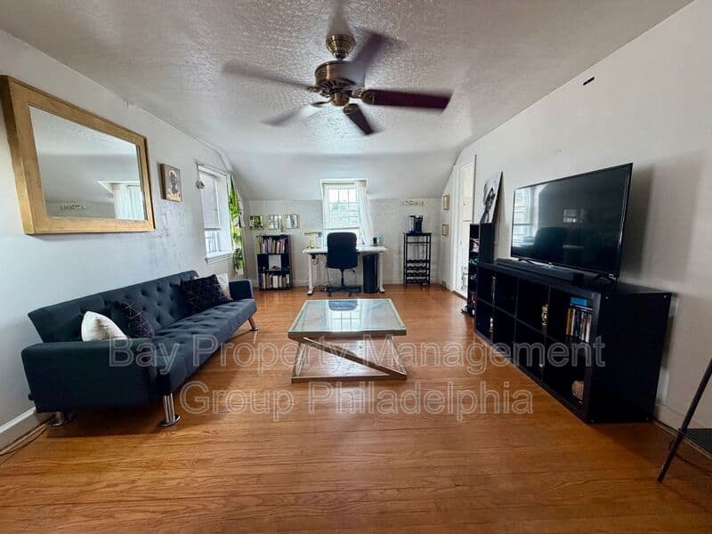 Philadelphia House: 6522 N American St