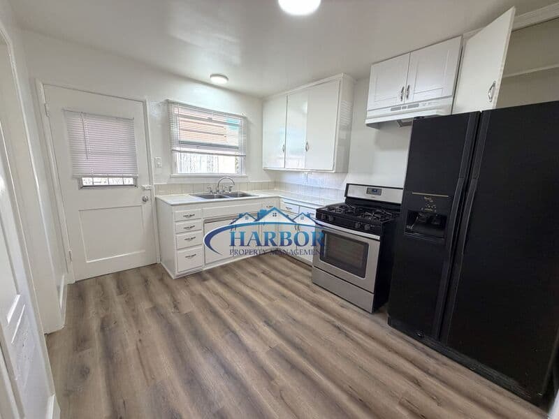Inglewood House: 215 W Manchester Blvd
