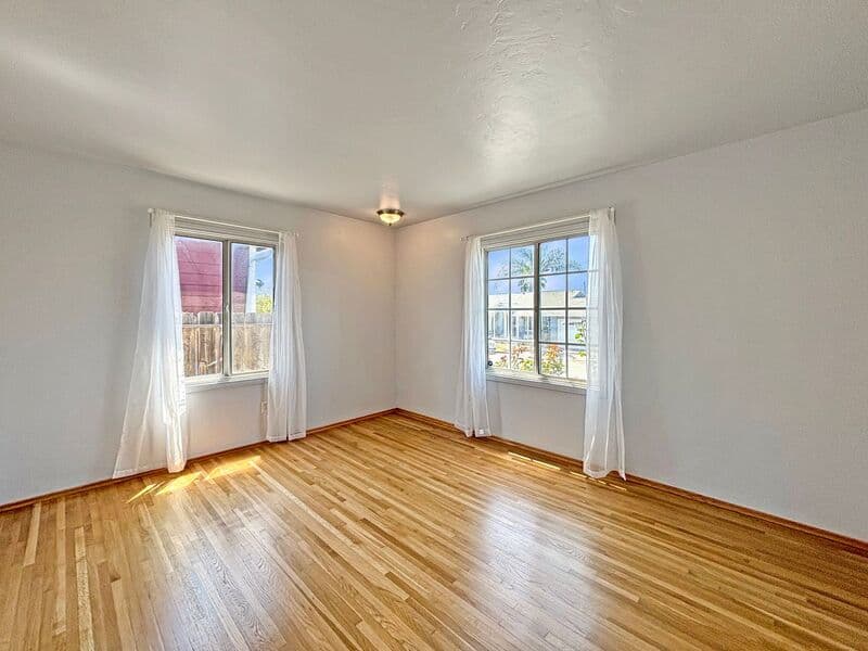 La Mesa House: 7340 W Point Ave