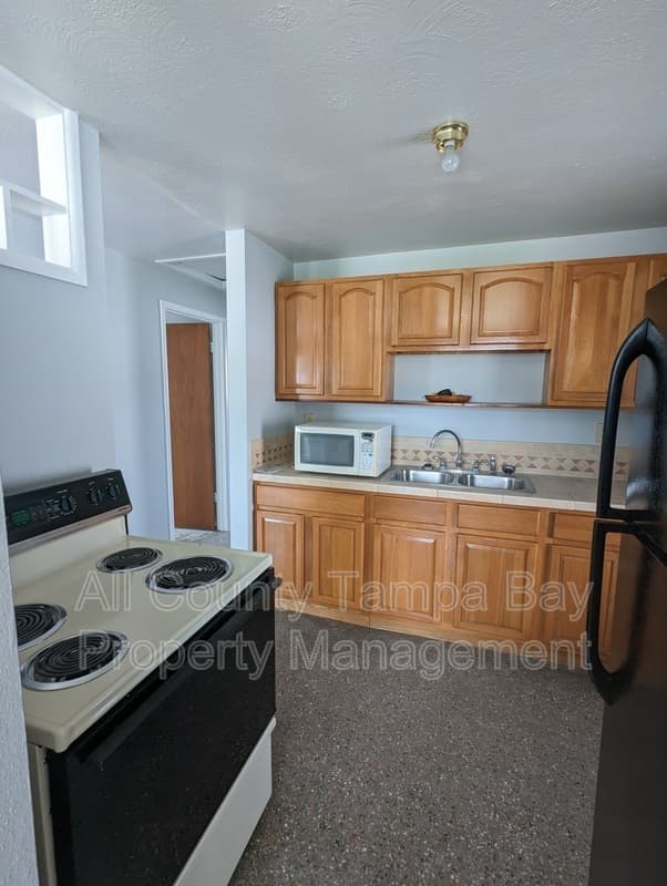 Tampa House: 6021 W Hanna