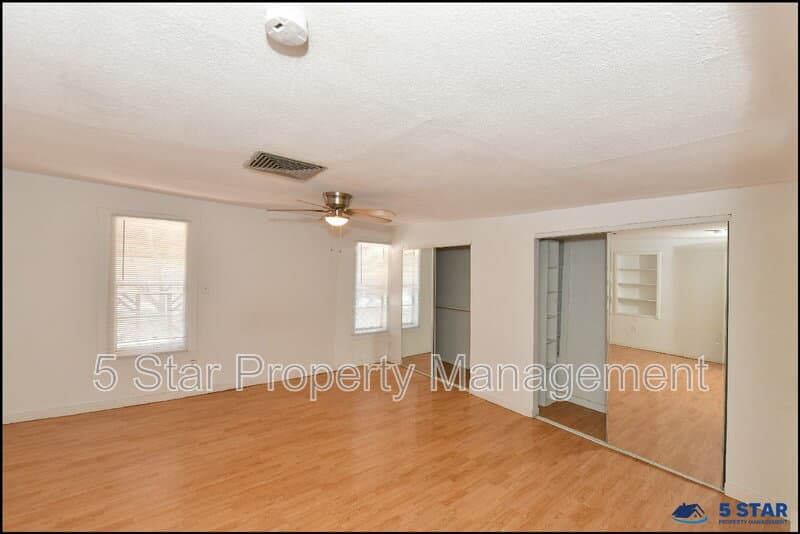 El Paso House: 7817 West Dr