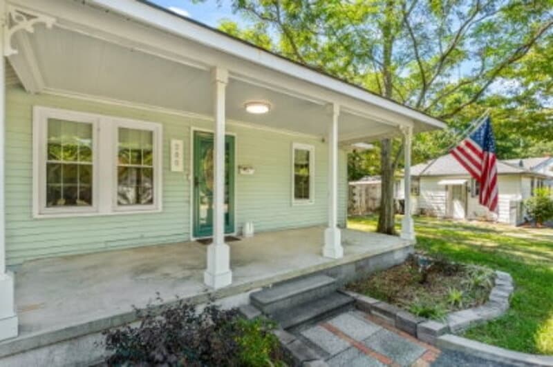 Southern Pines House: 280 East Ohio Avenue