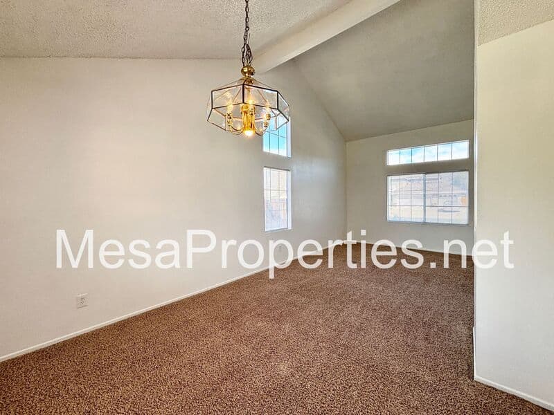 Victorville House: 14581 King Canyon