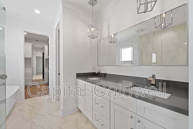 Sarasota House: 2345 Bahia Vista St