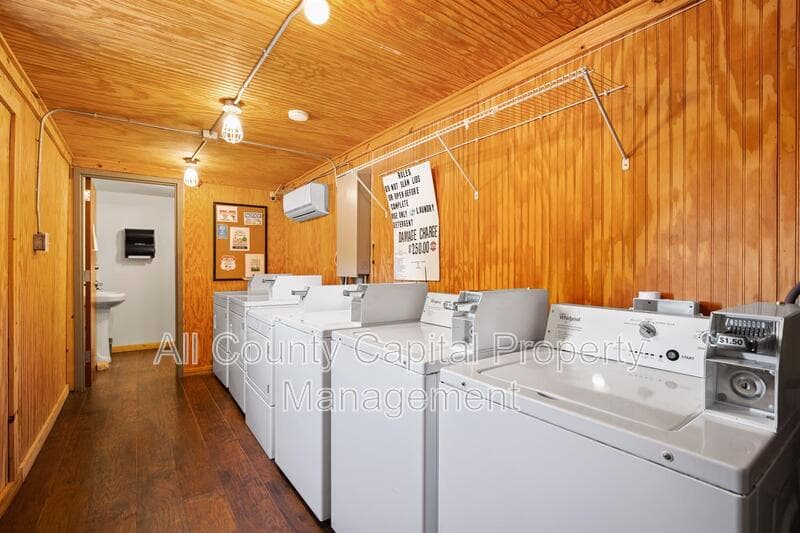 Lockhart House: 4889 North Hwy #183