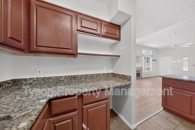 Albuquerque House: 10008 Del Chaparral Ct NE