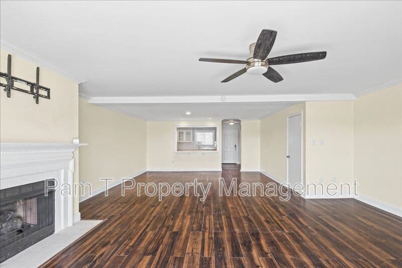 Savannah Townhome: 12502 Apache Ave