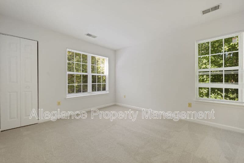 Woodbridge House: 13621 Garfield Place