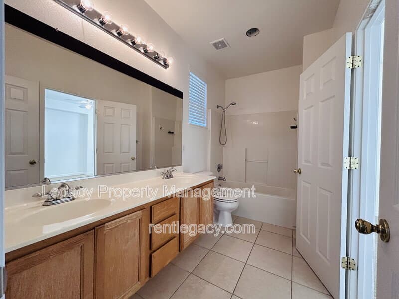 Fairfield House: 5085 Lockie Ln