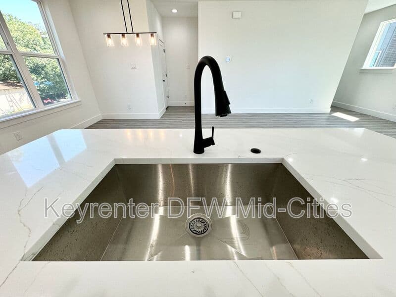 Dallas House: 7326 Uloho Way