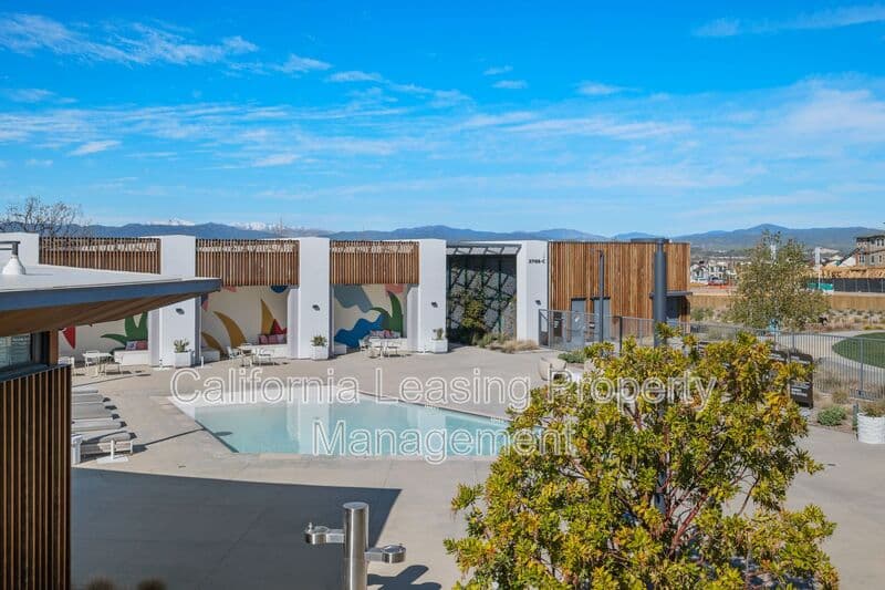 Valencia House: 27233 Red Willow Court