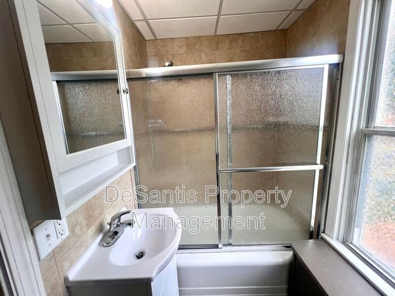 Ingram Condo: 1632 E Steuben Street