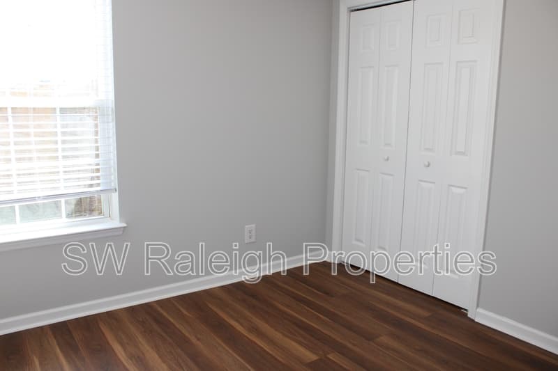Apex House: 312 Evening Star Drive