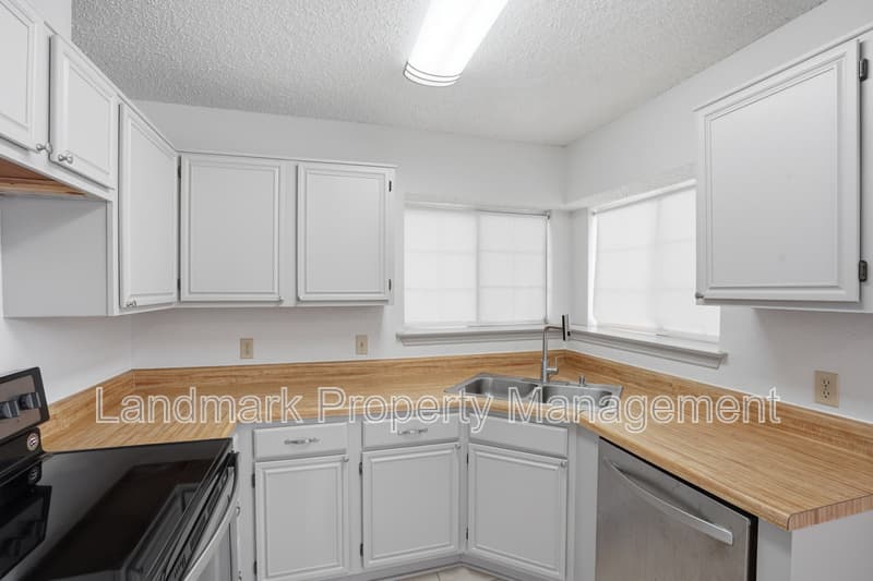 Mansfield House: 1122 Hidden Creek Drive