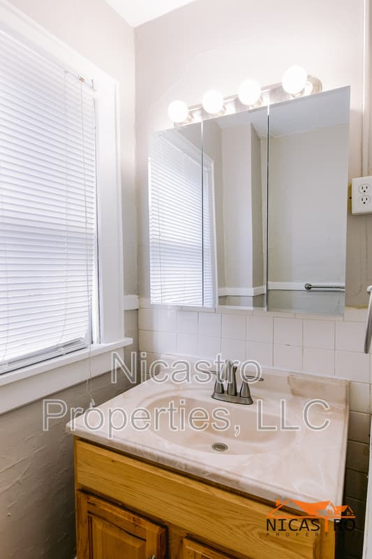 Columbus Condo: 1638 Indianola Avenue