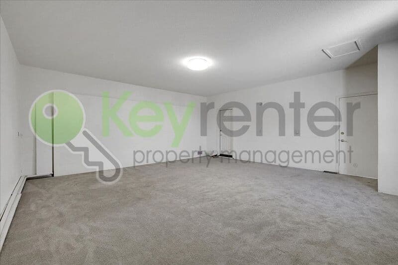 Lincoln House: 1740 Allenwood Circle