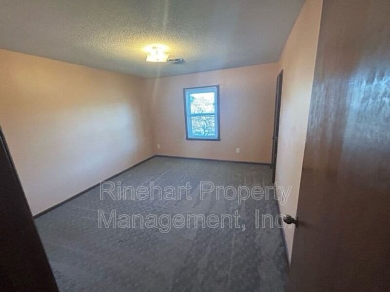 Rock Hill House: 285 South Herlong Ave