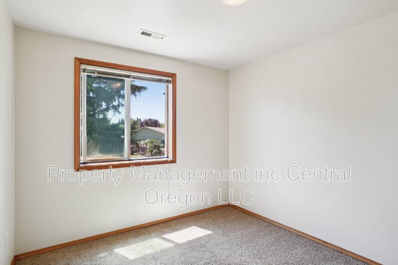 Hubbard Townhome: 2110 Baines Blvd
