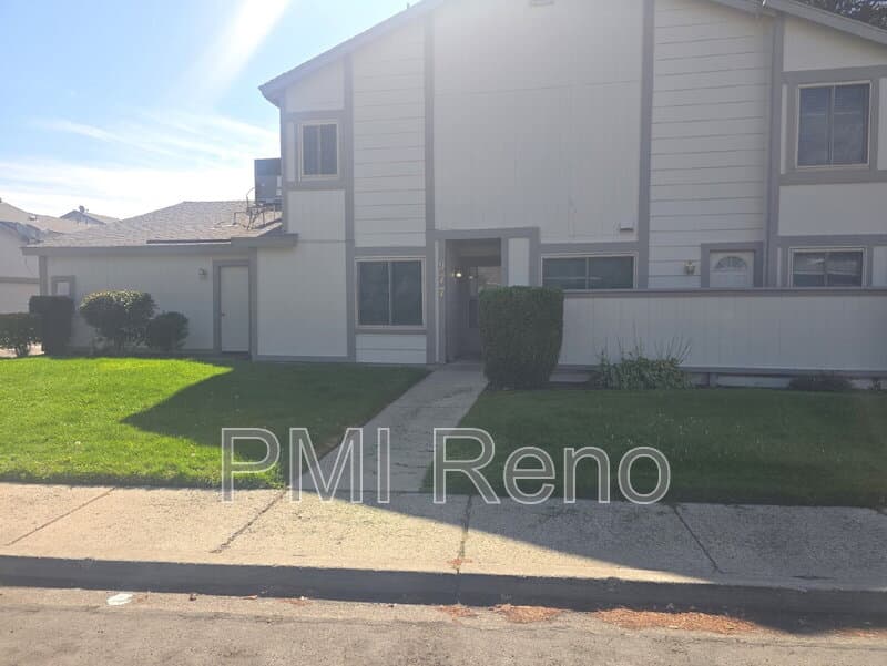Sparks House: 977 Tyler Way