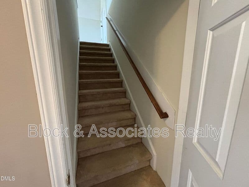 Raeford House: 337 Americana Dr