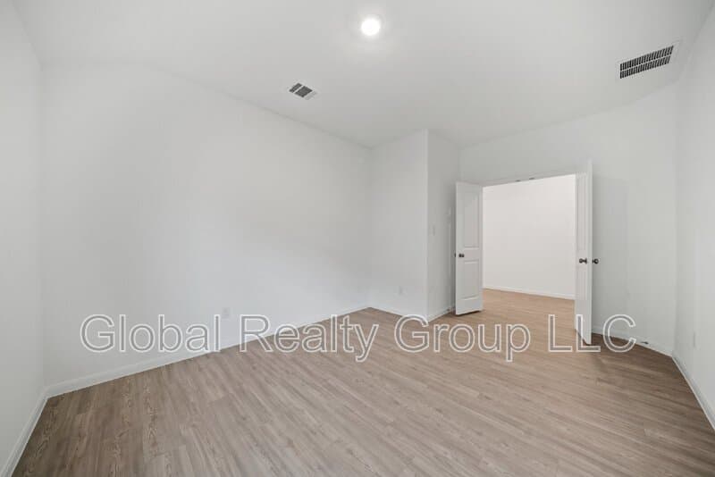 Seguin House: 9105 Navarro Vis