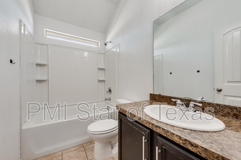 Fort Worth House: 6324 Spokane Drive