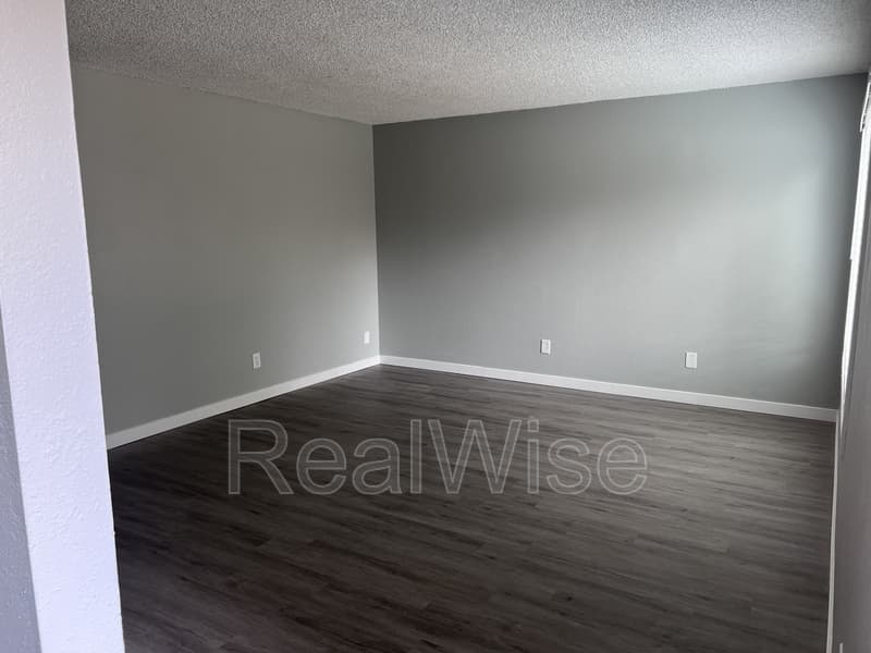 Portland Townhome: 2467 SE 135th Ave
