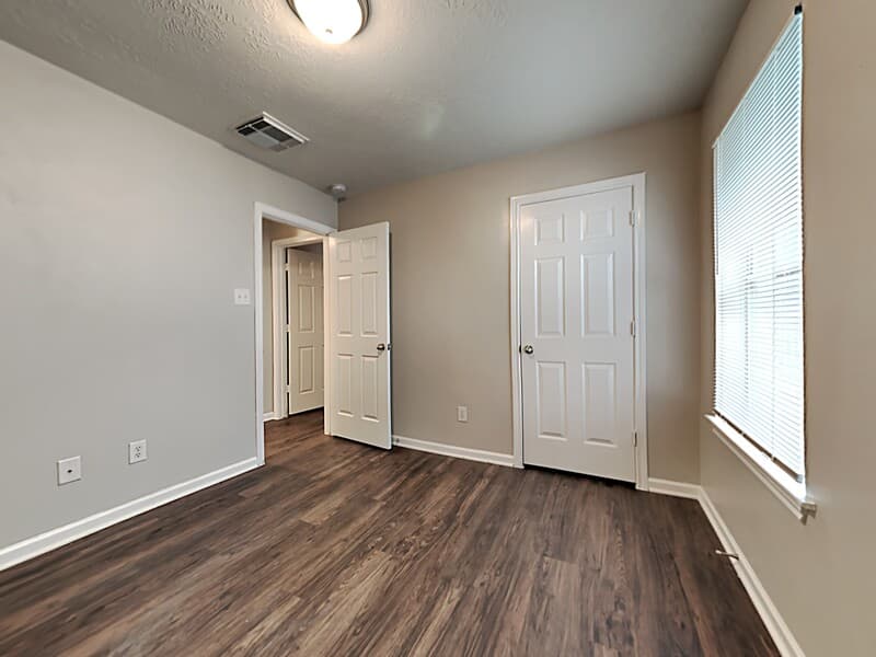 Houston House: 9010 York Hollow Ln