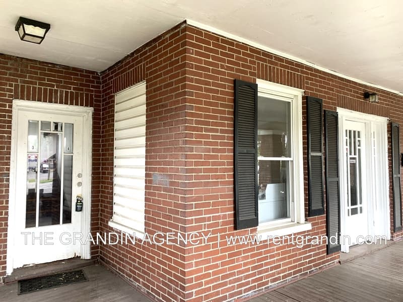 Roanoke House: 1306 Patterson Avenue Southwest