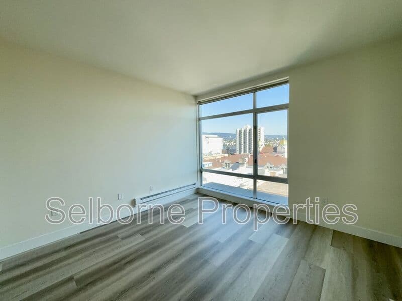 Oakland House: 1401 Jackson Street