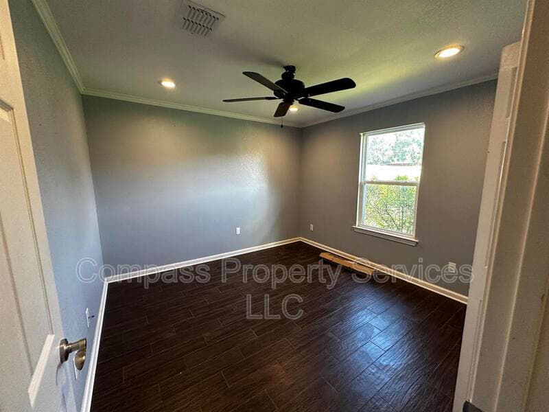 Waco House: 10613 Rayburn Way