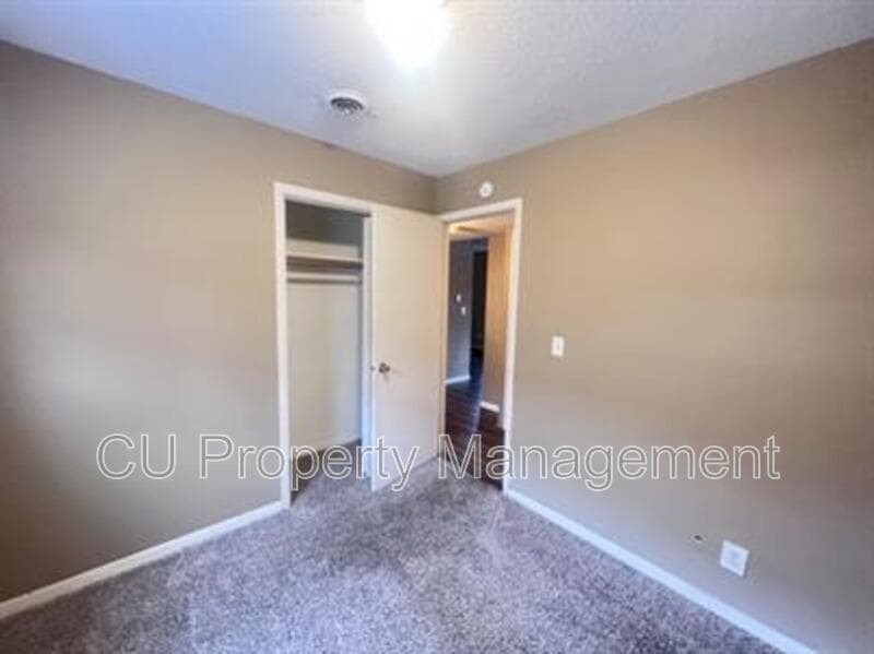 Champaign Condo: 711 W CHURCH St.
