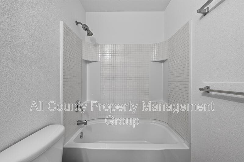 Fort Worth House: 320 Chalkstone Drive