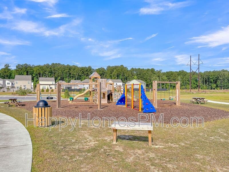 Summerville House: 509 Red Twig Rd