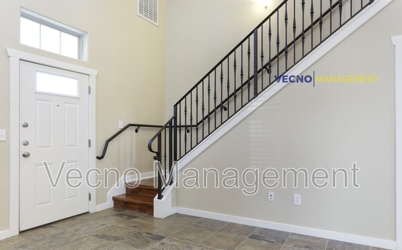 Pleasanton House: 215 Circle Court