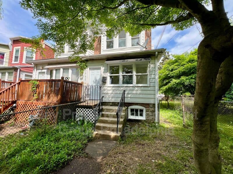 Collingdale House: 13 Kern St