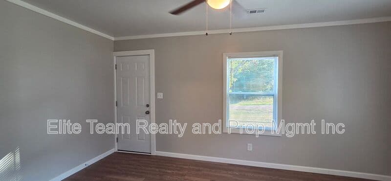 Kings Mountain House: 918 Mountain Crest Dr