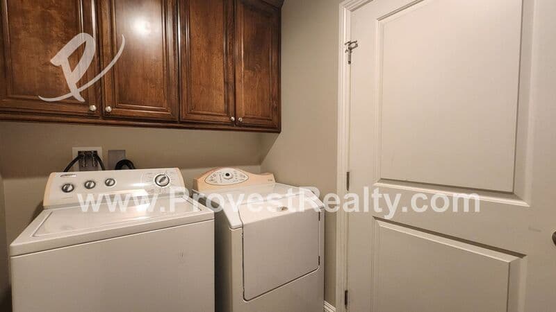 Hesperia House: 17907 Birch St