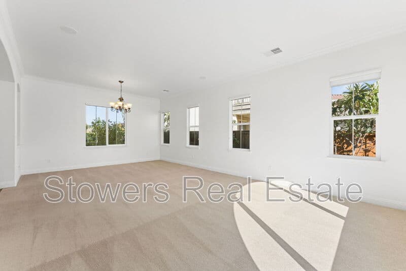 Danville House: 310 La Spezia