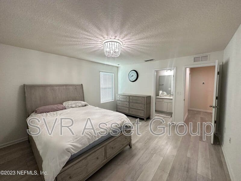 Jacksonville House: 257 ARALIA LN