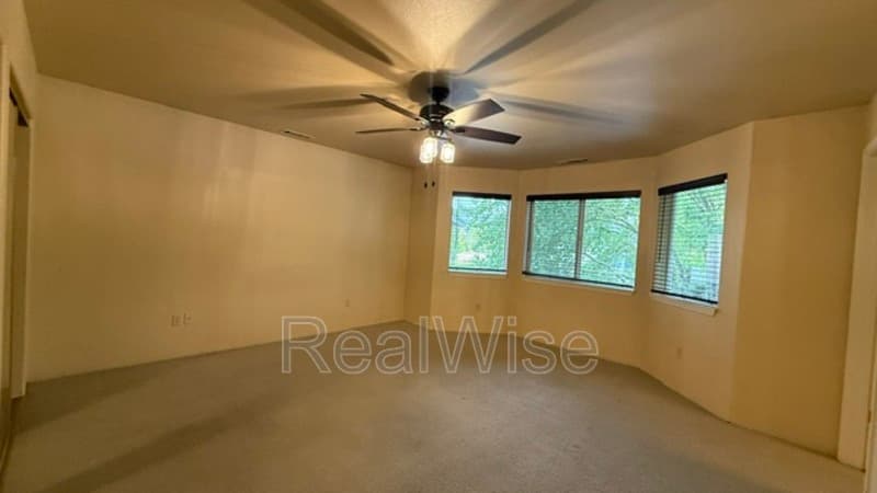 Roseburg Condo: 172 NE Rifle Range St