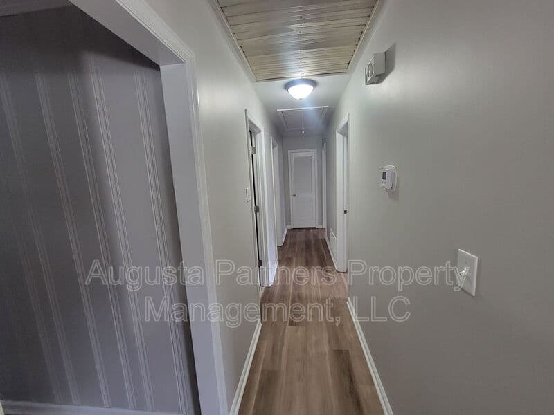 Augusta House: 323 Pineview Drive