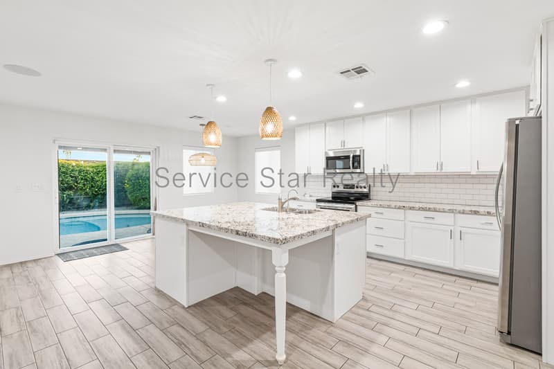 Chandler House: 1113 W Oakland St