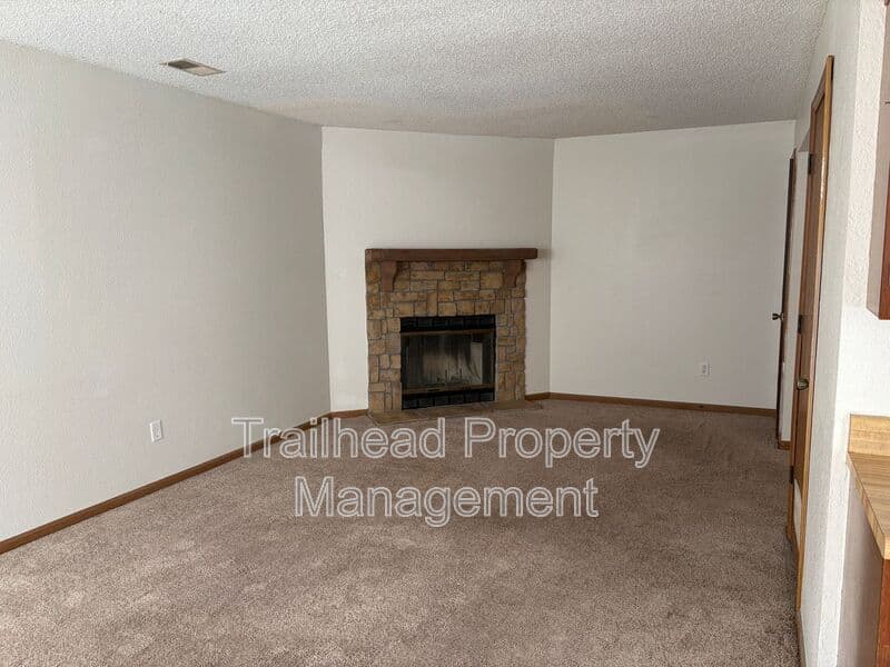 Kansas City House: 8707 NW 82ND Terrace