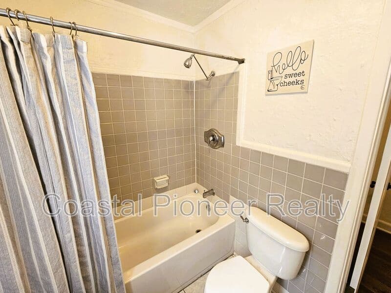 Tampa House: 7301 N 13th St