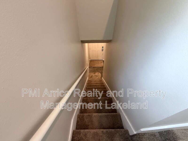 Lakeland House: 3584 Raintree Cir