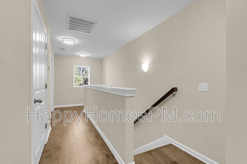 North Charleston House: 5086 E Liberty Park Cirlce